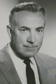 Raymond Bailey as Scottie's Doctor in Amețeala