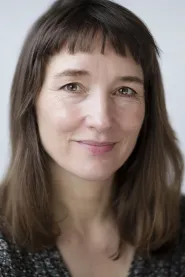 Emily Woof as Mandy in Gol pușcă