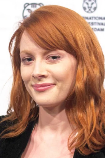 Emily Beecham Actriță photo