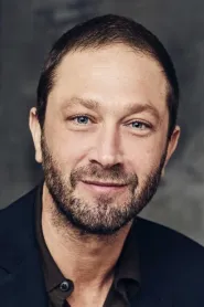 Ebon Moss-Bachrach as Henry Wyler in Casa de lângă lac