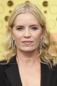 Kim Dickens as Carol Burdon in Casa de nisip și ceață