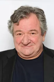 Ken Stott as Detective Inspector McCall in Mormântul superficial